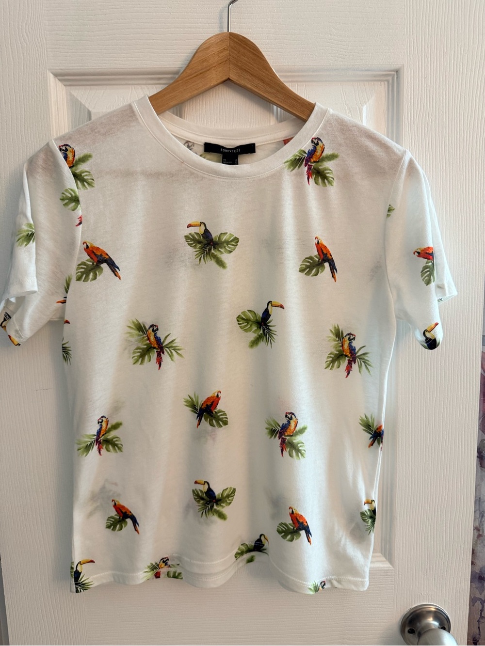 Forever 21 Tropical Parrot Macaw & Toucan Tee